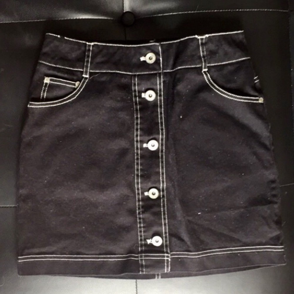 ✨SALE✨ (NWOT) Ardene Contrast Stitch Skirt